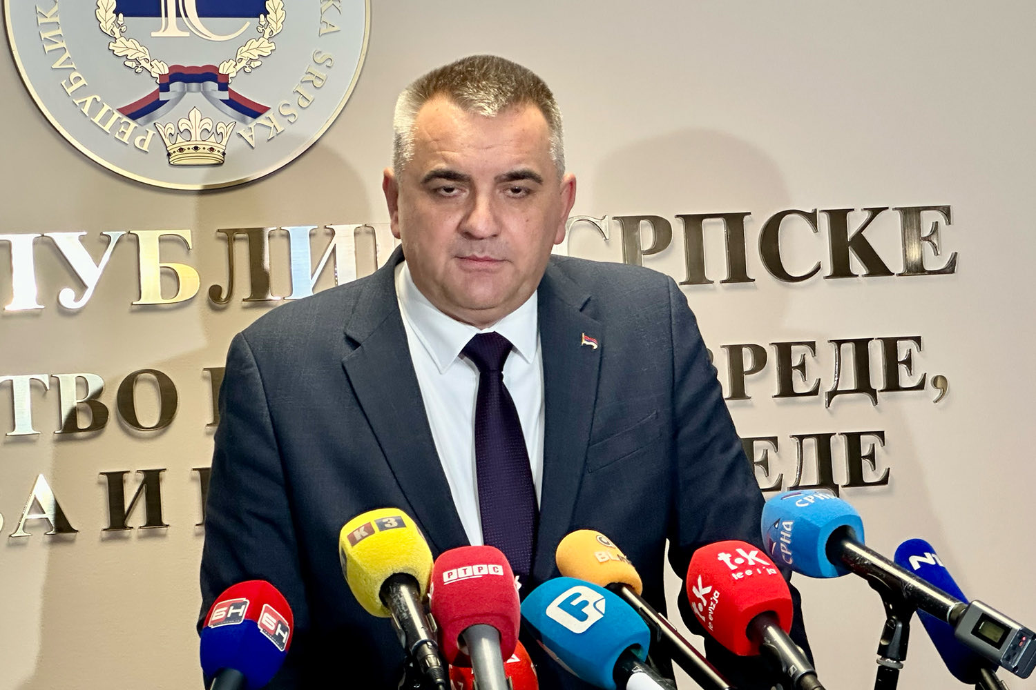 Minić vraća mandat, pogledajte obraćanje