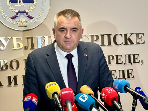 Minić vraća mandat, pogledajte obraćanje