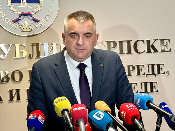 Minić vraća mandat, pogledajte obraćanje