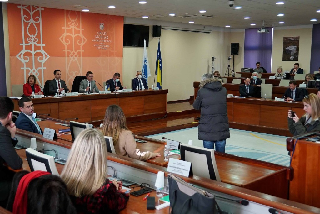 Uživo / Treći krug u Mostaru: Kordiću 17, Guzinu 16 glasova