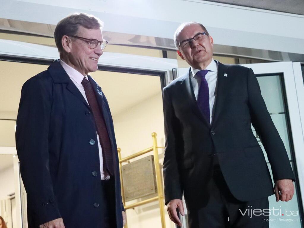 Pogledajte obraćanje Schmidta i njemačkog ministra Wadephula