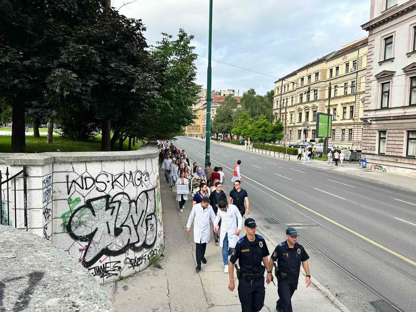 Uživo: Odavanje počasti poginulim doktoricama Azri Spahić i Almi Suljić