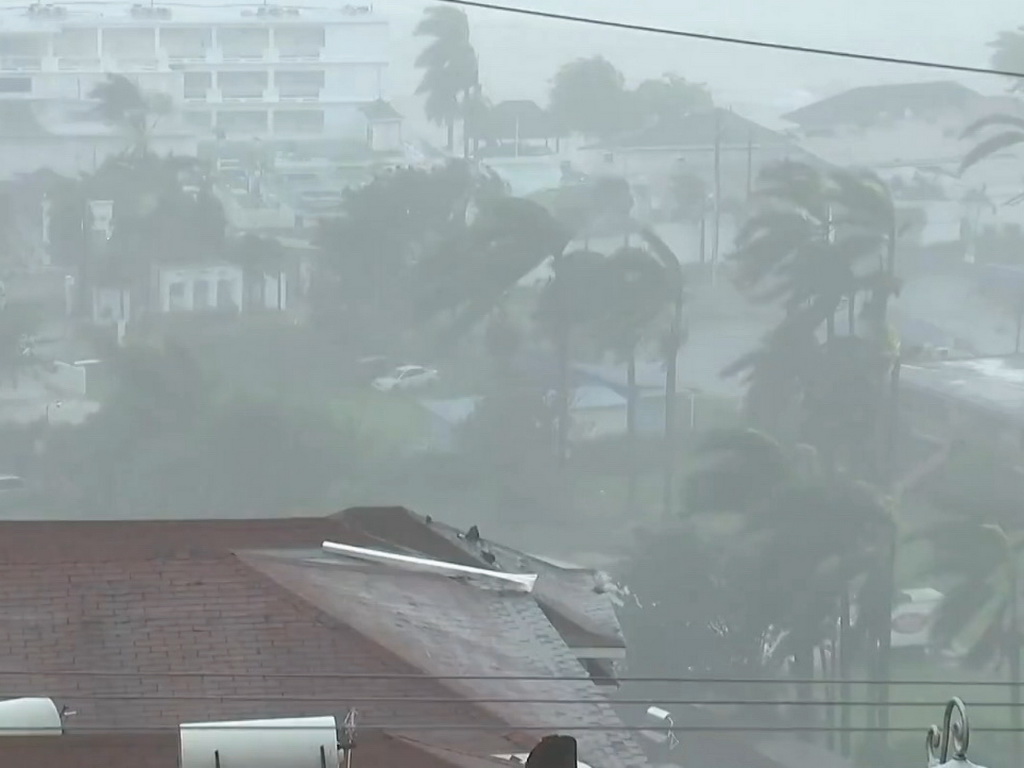 UŽIVO: Oluja stoljeća pogodila Jamajku, udari vjetra dostižu 300 km/h