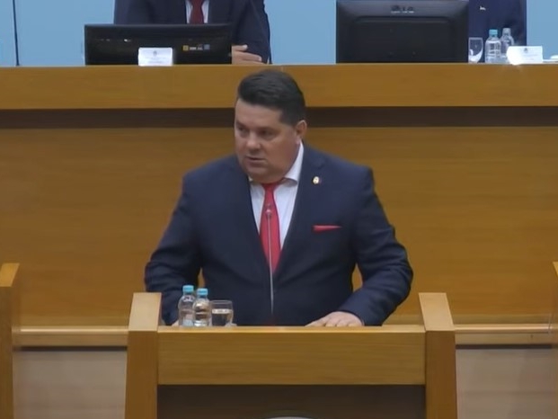 Uživo: Pljušte uvrede na sjednici, Stevandić poručio Vučiniću da se vrati na selo, on replicirao, pa mu oduzeta riječ