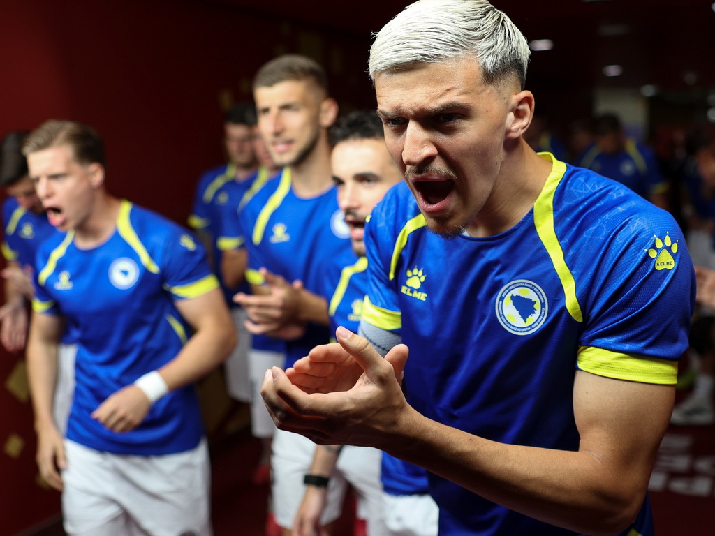 Uživo / Poljska - BiH 0:0, miran početak uz mnogo grešaka na obje strane
