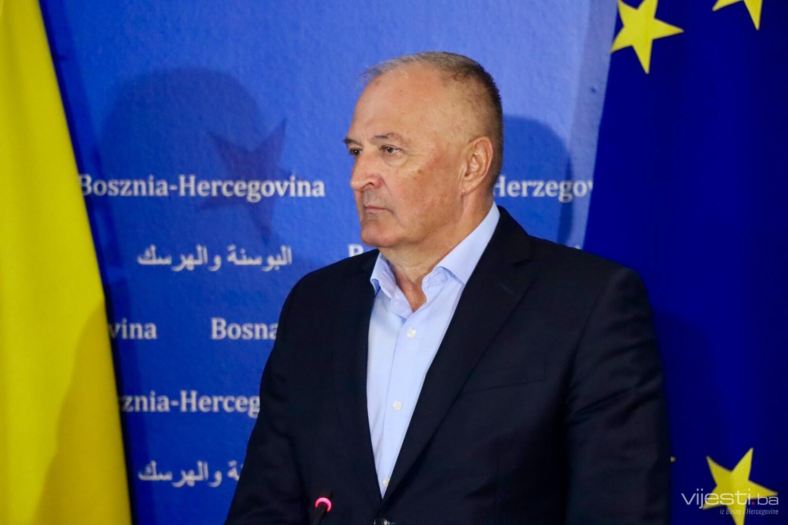 Uživo: Pratite obraćanja Heleza i Konakovića