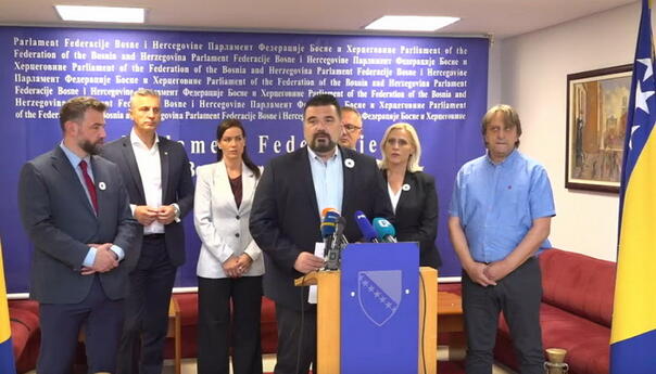 Uživo: Pratite press DF-a o dramatičnoj sjednici Parlamenta