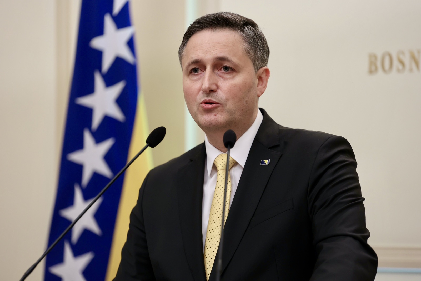 Uživo: Pratite vanredno obraćanje Bećirovića