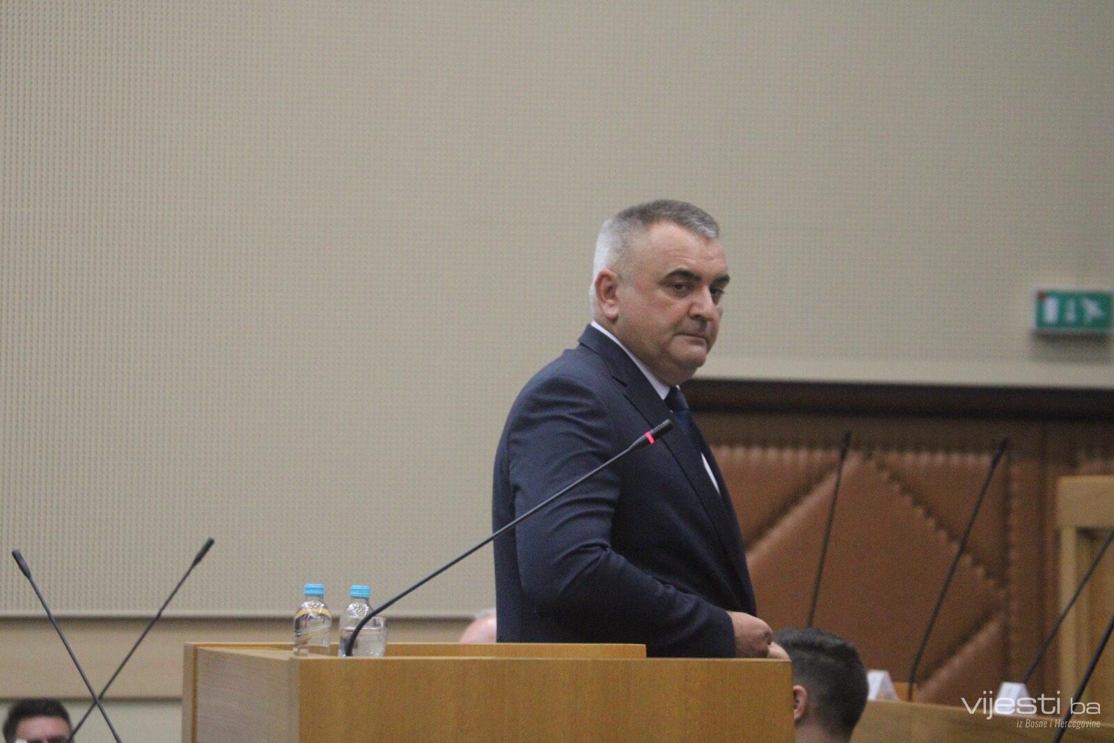 Uživo: Burna rasprava o izboru Vlade, od citiranja Njegoša do poređenja sa "Nadrealistima"