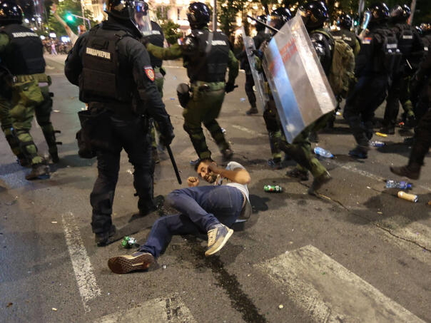 Uz tuču i hapšenja, policija razbila demonstracije u Beogradu