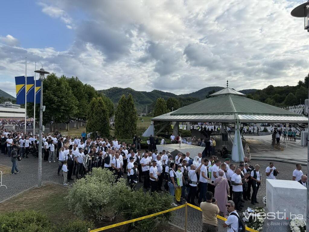 UŽIVO: U Potočare stižu učesnici Marša mira 2025