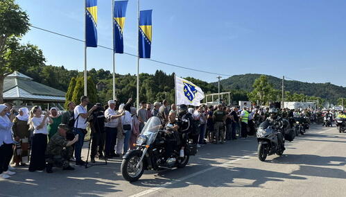 Foto / Video: Doček učesnika Moto Maratona u Potočarima