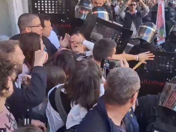 Uznemirujući prizori iz Novog Sada, nokautirana studentica