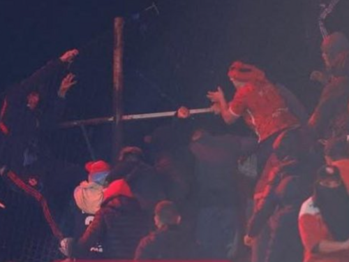 Uznemirujući snimci: Navijački neredi u Argentini, navijači se tukli palicama