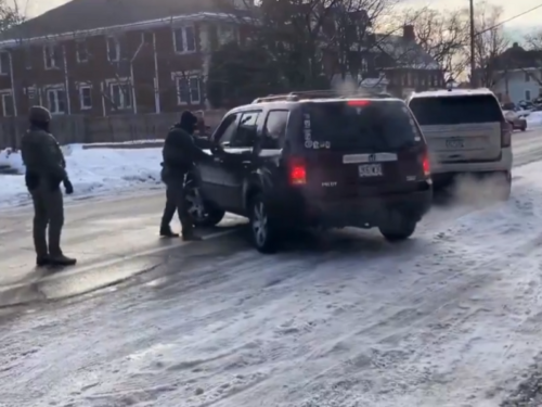 Agent američke imigracione službe ubio ženu u Mineapolissu