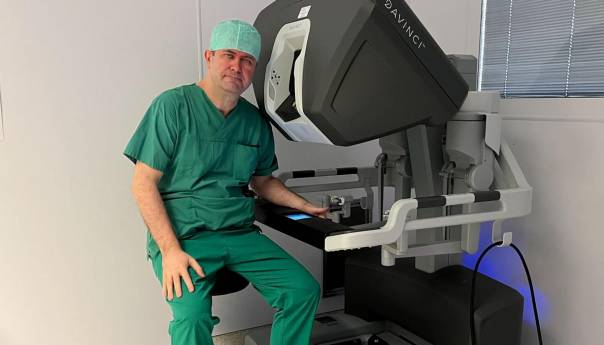 Vahudin Žugor: Od izbjeglice do vodećeg robotskog hirurga