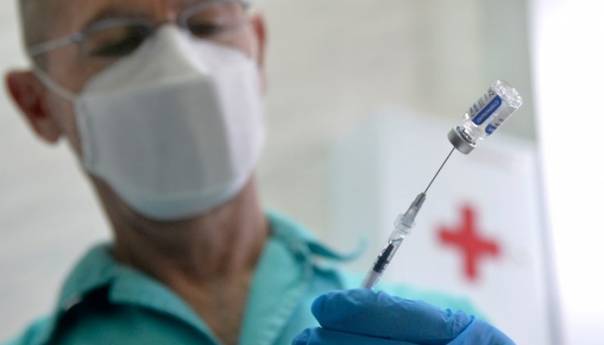 Vakcina AstraZeneca je sigurna unatoč odluci vlade
