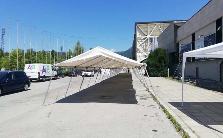 Vakcinacija u Zetri: Do podne utrošeno više od 1.000 doza "AstraZenece"