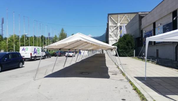 Vakcinacija u Zetri: Do podne utrošeno više od 1.000 doza "AstraZenece"