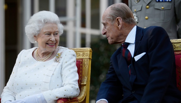 Vakcinisani kraljica Elizabeta i njen suprug