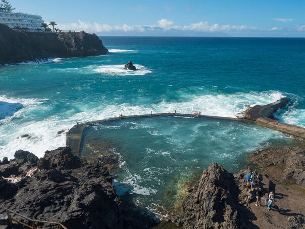 Val preplavio prirodni bazen i odnio kupače na Tenerifima: Četvero mrtvih