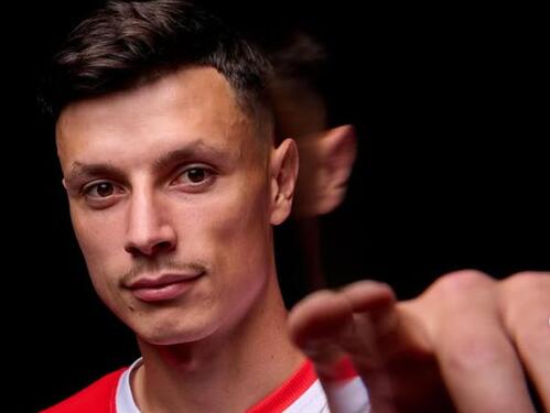 Van Persie hvalio Ahmedhodžića: Donosi liderstvo i iskustvo