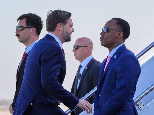 Vance sletio u Islamabad, počinju pregovori s Iranom