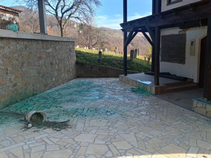 Vandali oštetili džamiju u renoviranju kod Zenice 