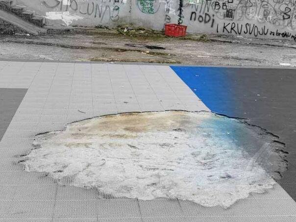 Vandalizam u Sarajevu: Tek postavljene sprave na igralištu zapaljene