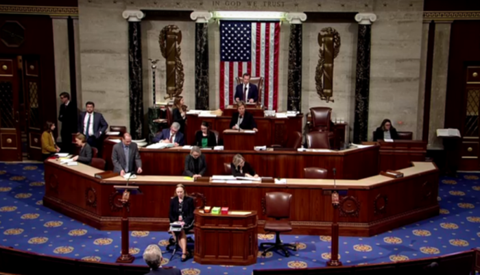 Vandalizirani domovi čelnika oba doma američkog Kongresa