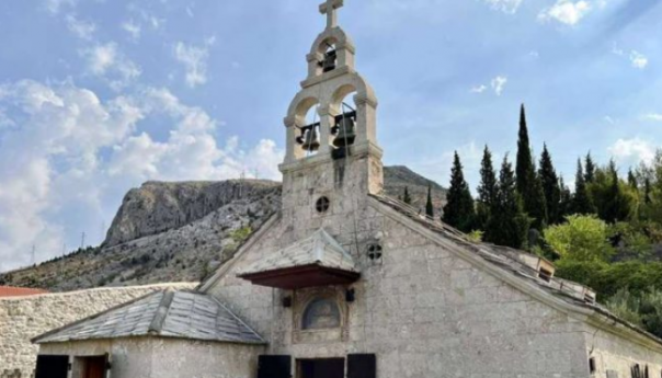 Vandalski napad na Staru crkvu u Mostaru: Oskrnavili oltar i odnijeli novac
