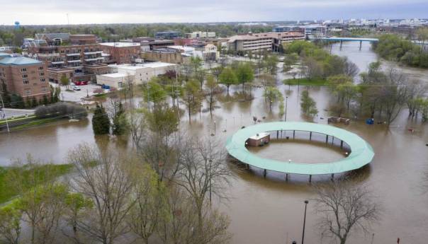 Vanredna situacija u dijelu Michigana zbog pucanja dvije brane
