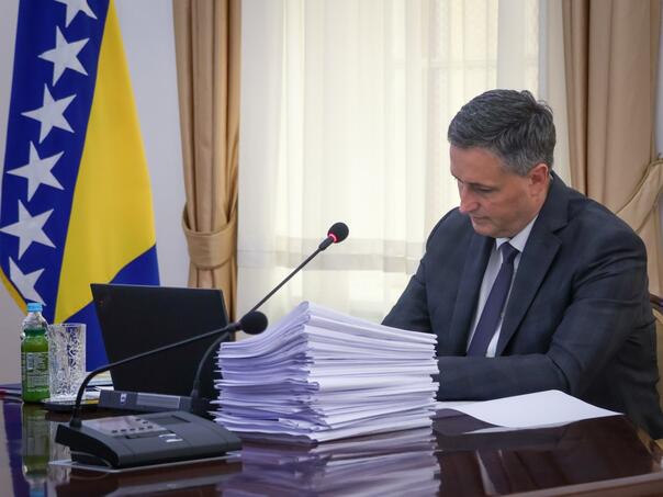 Vanredna sjednica: Četiri zaključka Predsjedništva, Cvijanović protiv