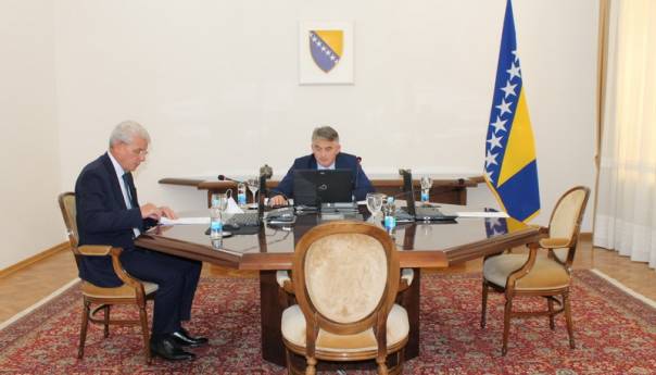 Ništa od helikoptera: Bez Dodika odobrili vojnu vježbe