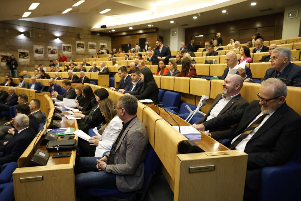 Vanredna sjednica u Parlamentu FBiH o fiskalnoj reformi 23. aprila