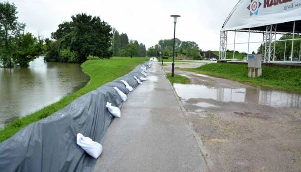 Vanredno stanje u Karlovcu i Kostajnici, dolazak vodenog vala iz BiH