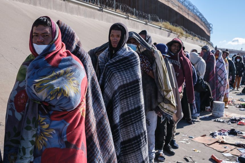 Vanredno stanje u Teksasu, došlo do priljeva migranata preko meksičke granice