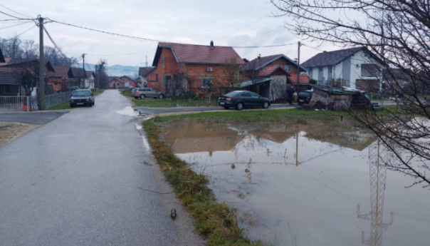 Vanredno u Kozarskoj Dubici: Klizište prijeti nasipu
