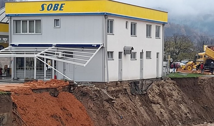 Vanredno u Palama i Trnovu, ugroženi objekti