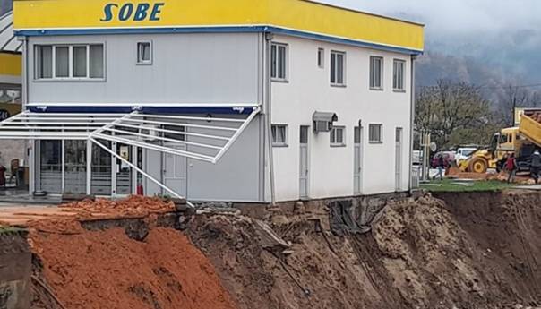 Vanredno u Palama i Trnovu, ugroženi objekti