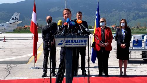 Varhelyi donio 10.500 vakcina: EU pokazuje da brine za BiH