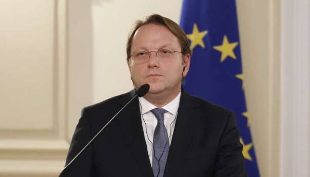Varhely: Preporuka je da se bez odlaganja BiH dodijeli status kandidata