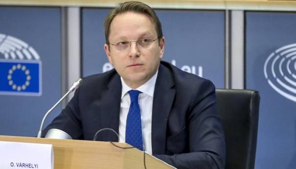 Varhelyi: Genocid u Srebrenici još uvijek otvorena rana u srcu Evrope