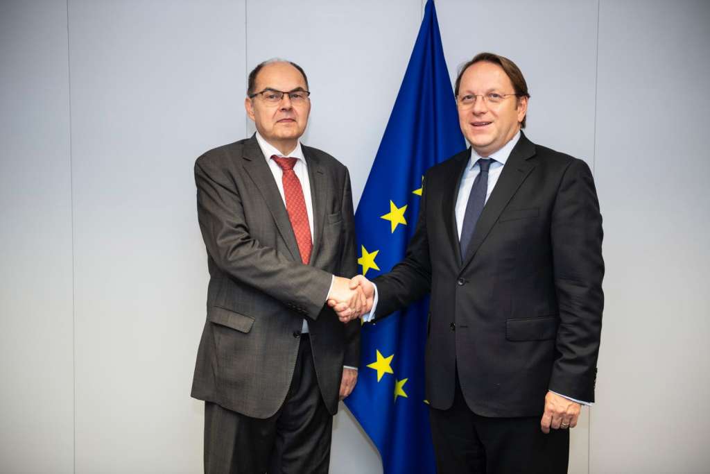 Varhelyi i Schmidt: Vrata za početak pristupnih pregovora su otvorena