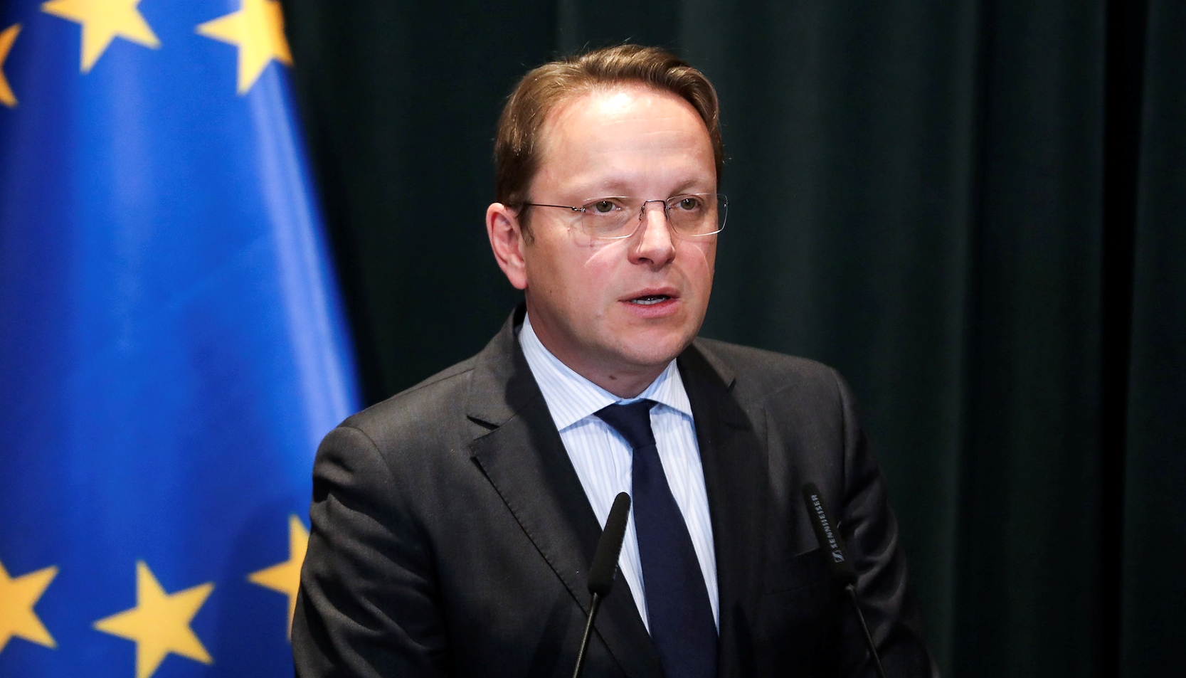 Varhelyi: Nećemo ublažavati pristupni proces za BiH