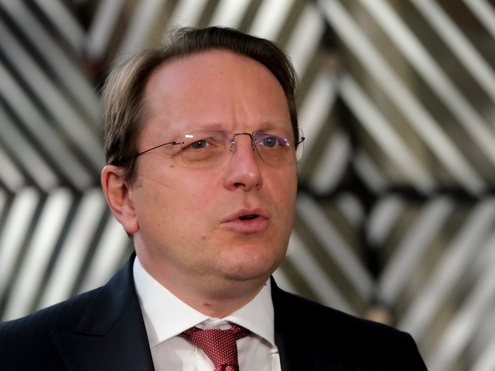 Varhelyi osudio napad na Kosovsku policiju i pozvao na istragu