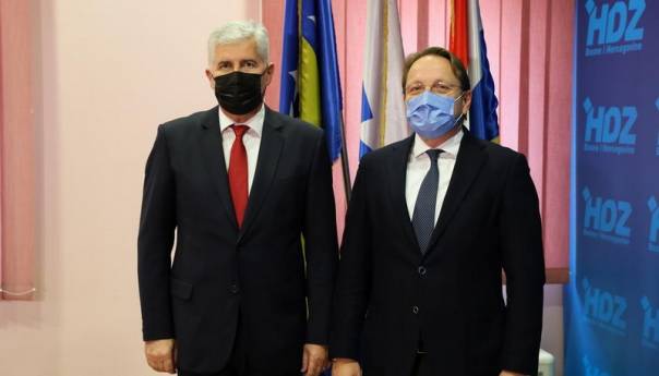 Varhelyi razgovarao s Čovićem u Mostaru