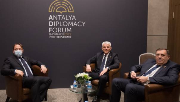 Varhelyi: Zapadni Balkan napreduje na putu proširenja EU