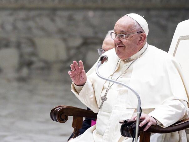 Vatikan o stanju pape: Noć prošla mirno, ali stanje i dalje zabrinjavajuće