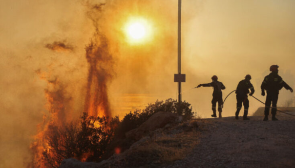 Atina: Vatra guta sve pred sobom, evakuirano 1.200 ljudi